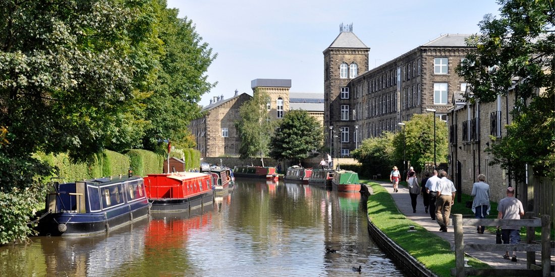Picture of the canal and canal boats in Skipton town on a lovely day